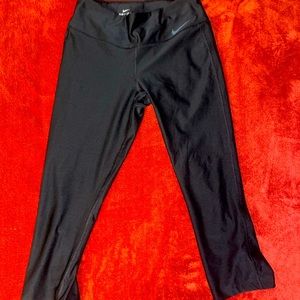 Cropped Nike Leggings
